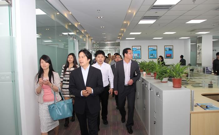 嘉宾参观中太建设集团华东工程局全新办公室